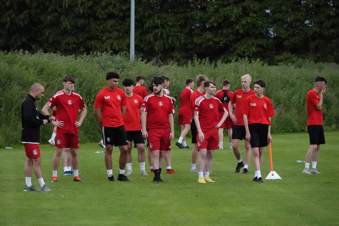 MikeyPepMartin's tweet photo. Pre season has started... 

Looking forward to the season ahead! ⚽ https://t.co/AK2nAkiM4X