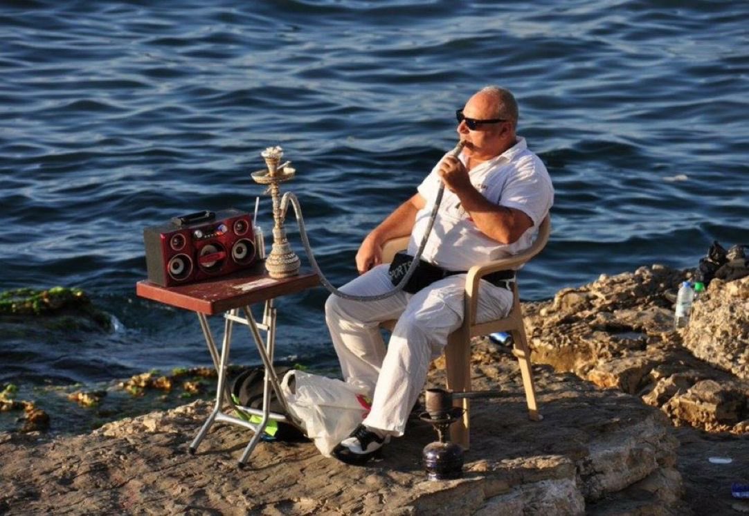 It is Sunday. Let us seize the means of relaxation.