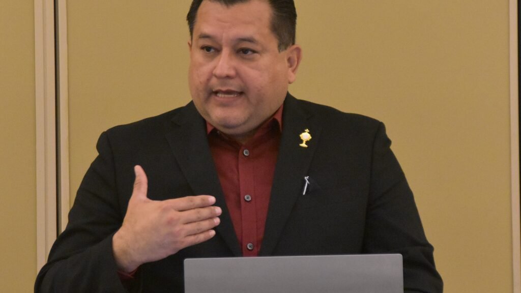 geo_loops's tweet image. Excitement is building! The National Eucharistic Congress in Indianapolis (July 17-21, 2024) aims to rekindle Catholic faith and unity. Over 25,000 registered!  #EucharisticRevival #CatholicUnity osvnews.com/2023/09/07/exc…