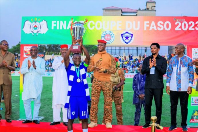 ⚽️ Coupe du Faso : Rendez-vous le samedi 6 juillet 2024 au stade Municipal Issoufou Joseph Konombo à Ouagadougou 

burkina24.com/2024/06/23/cou….