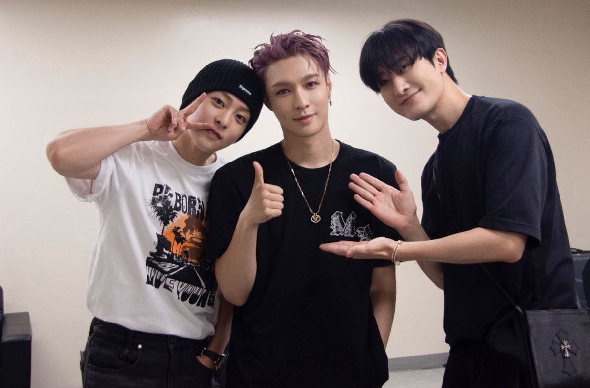 XIUMIN AND YIXING EARLIER TODAYY! 🥹🤍🥹