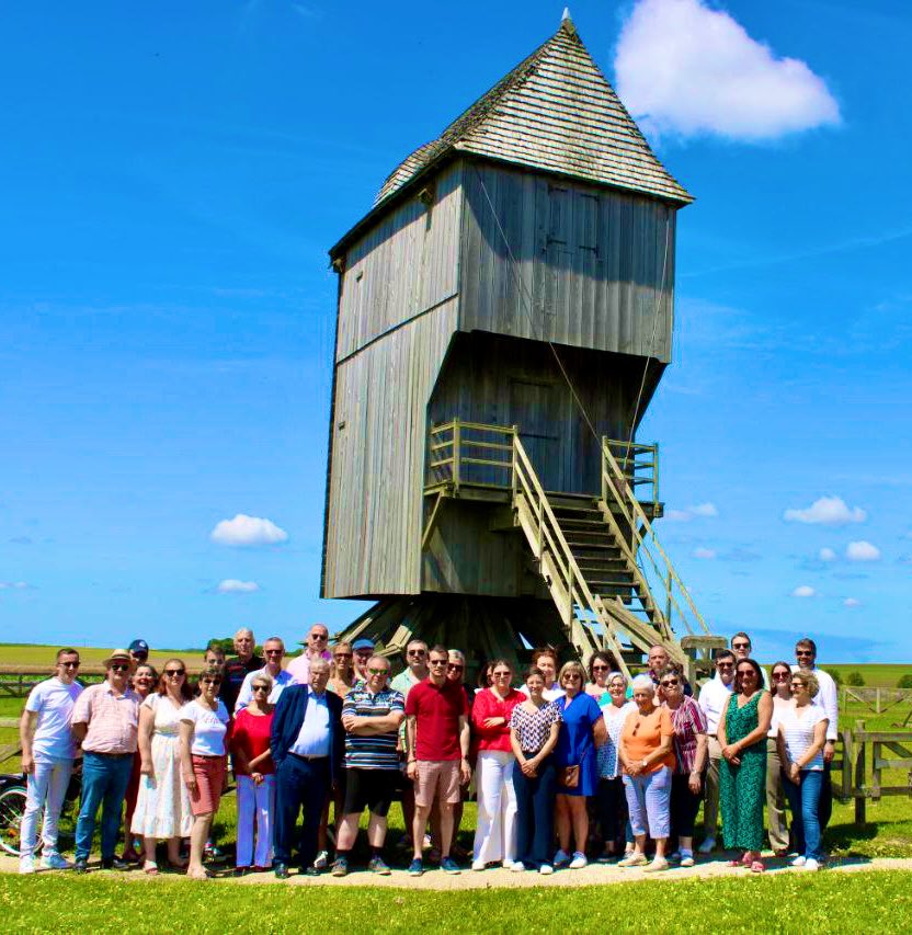 lise_magnier's tweet image. Avec l’équipe de campagne, moment de partage au #MoulindeValmy

Pour notre territoire qui m’a vue naître, grandir et m’épanouir &amp;amp; que j’ai la fierté de servir depuis 7 ans,
ma candidature est celle de
👉la #proximité
👉la #maîtrise des enjeux locaux
👉l’#engagement républicain 🇫🇷