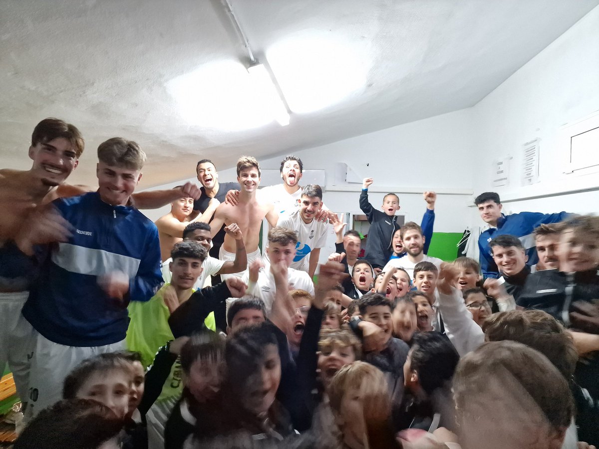 toninadalurrea's tweet image. Enhorabona al Club Esportiu Felanitx @cefelanitx , un any més jugarà a tercera divisió, vos ho mereixeu!!.