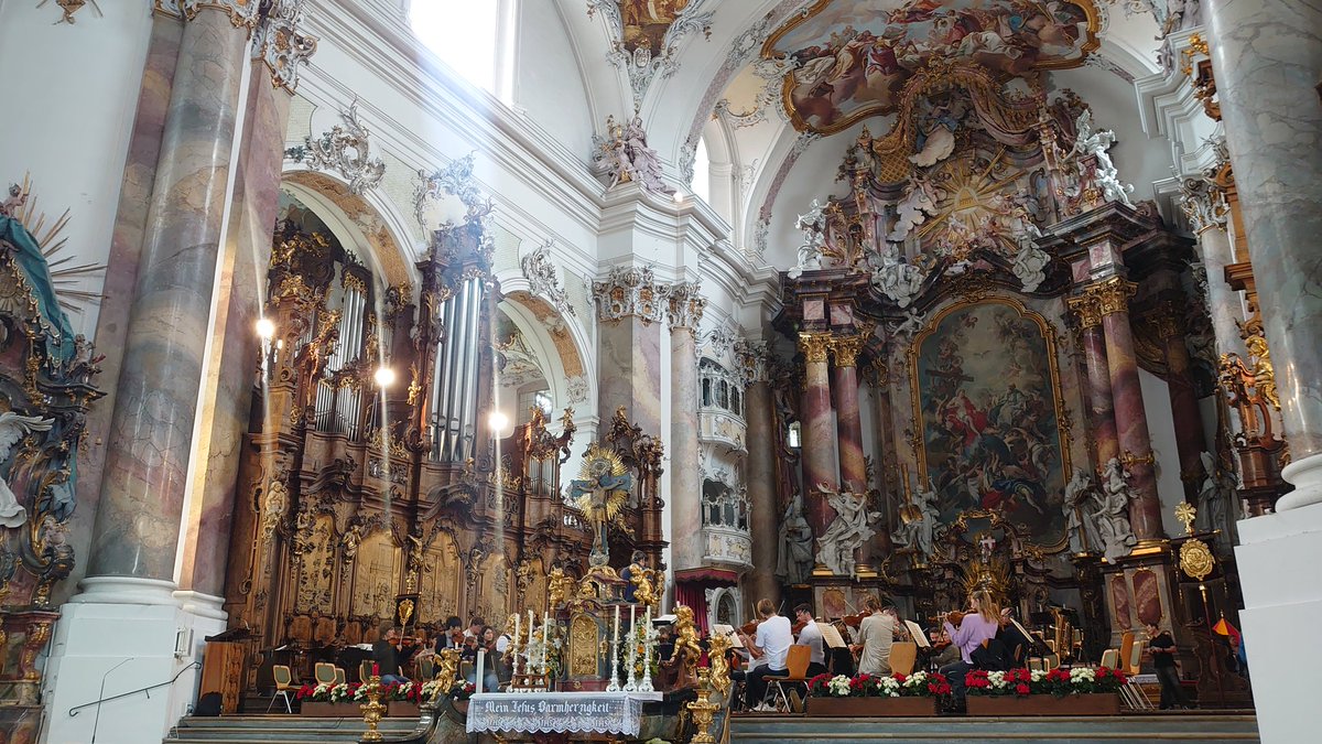 ohagivn's tweet photo. 今日はバイエルン(Ottobeuren)のBasilikaでブルックナー第7番！天井の高さは約36メートル、外側の塔は80メートル以上あるとか
ちなみに、これから晴れる予定！です！！ https://t.co/bGjeFDjP2X