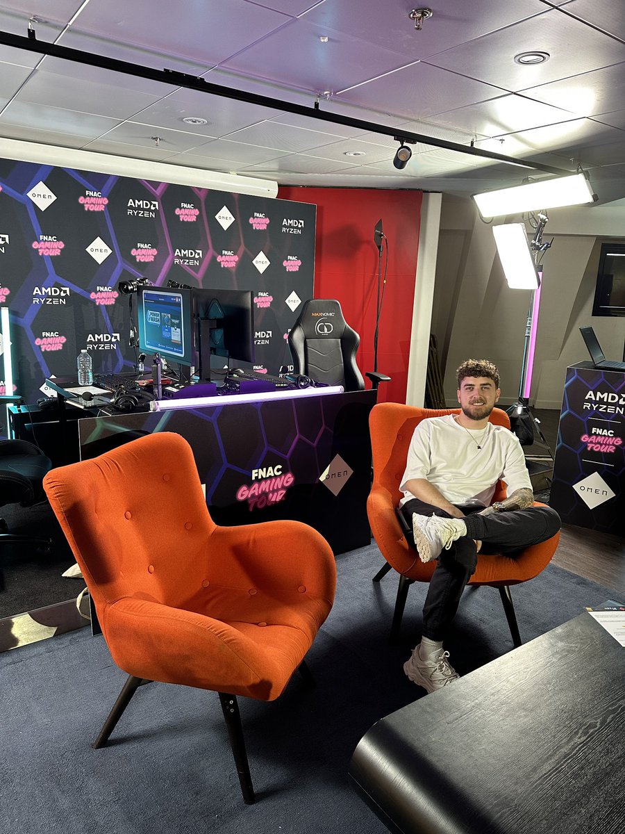 LexiTVz's tweet photo. Le live à la @Fnac de Paris Ternes va commencer !!
On va s’affronter avec @lecovfefe sur 5 jeux cet aprèm 💫

RDV tout en haut au Forum devant les PC @OMENbyHP_FR &amp; @AMDRyzen
TTV/LEXITVZ 

Il y aura plein de cadeaux a win en plus 👀

#FnacGamingTour 
Collaboration commerciale https://t.co/ayuKb0X9Dx