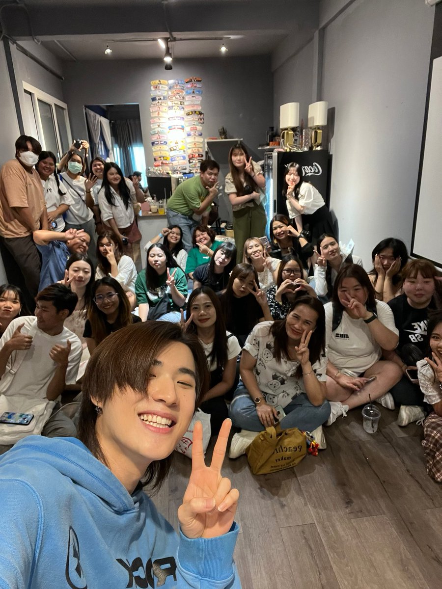 ขอบคุณบ้านเบสที่จัดงาน gallery ในวันนี้เเล้วก็ทุกคนที่มาด้วยนะคับ ผมไม่ได้เจอกับทุกคนตั้งนานเลย ดีใจที่ยังไม่ลืมกันนะค้าบ😊 ยังไงฝากโปรเจคที่จะตามมาในอนาคตของผมด้วยนะค้าบ คงได้เจอกันบ่อยขึ้นเเน่ๆ!🩵 ส่วนวิดิโอจะเกบไว้ลงวันเกิดนะ
#24thOurFavTitleTNT