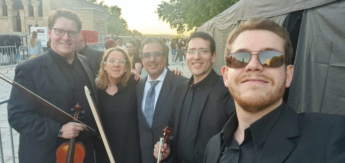 dsierramarta's tweet photo. Un evento extraordinario en el @templodebod con fabulosos amigos @BerdejoMarin, Montserrat M. Caballé, @alaindamas, @MariantoniaMLan @lsmaestrolansac, @MomentoTesoro ¡Feliz Día Internacional de la Música! https://t.co/tcfLB6vOdN