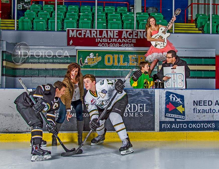 How was this 10 years ago today when I was hired to shoot the KREBS family. Such nice peeps!
Now 2 of the boys play in the <a href="/NHL/">NHL</a>, the other works for Calgary Hitmen &amp; their daughter is an established country artist. BOOM 💥 
<a href="/TarzanDan/">Tarzan Dan Freeman</a> <a href="/TDFotodotca/">TDFoto.ca</a>