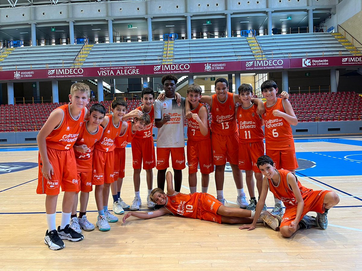 Doble victoria taronja en la primera jornada del #FEBMiniM2024 y #FEBMiniF2024🏆🇪🇸

<a href="/RVBaloncesto/">-</a> 25
🆚 Alevín A Masculino 76

<a href="/OlivarBasket/">Baloncesto El Olivar</a> 52
🆚️ Alevín Naranja Femenino 67