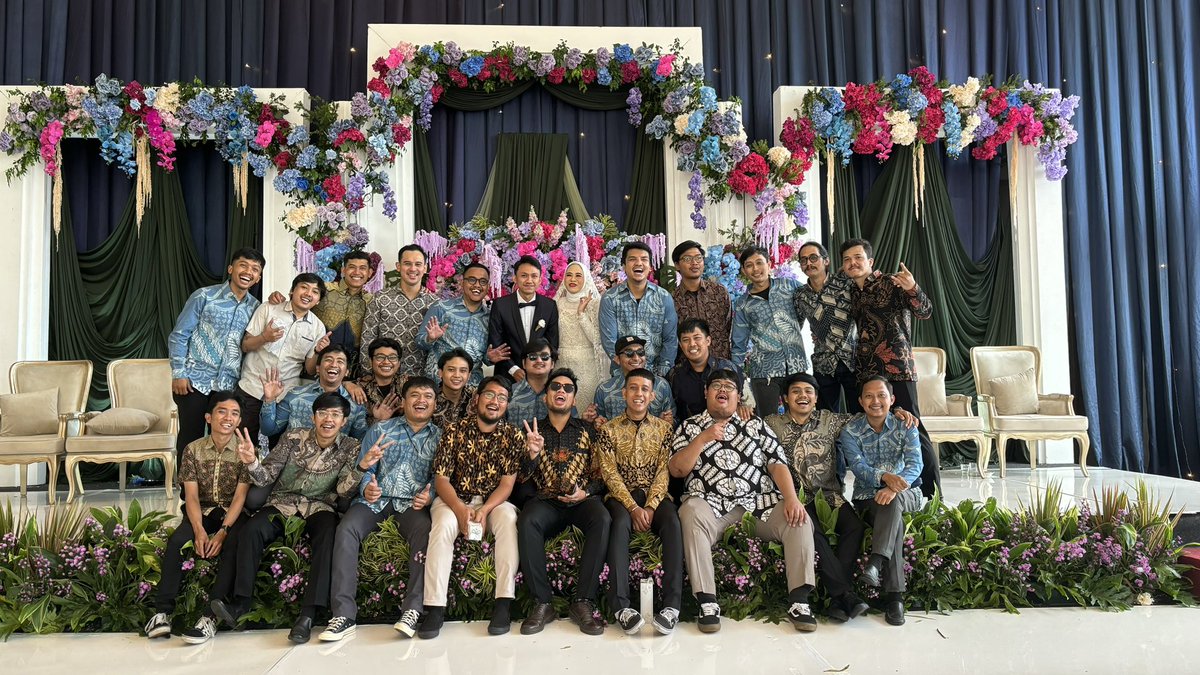 selamat menikah bos <a href="/Amirshlhn/">Amir Shollihin</a> 👉🏼👌🏼👉🏼👌🏼💦