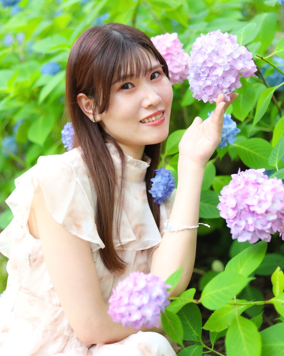 c7_lily's tweet photo. 6月といえば紫陽花ポトレ🪻🫧
プレゼントしていただいた綺麗なブレスレットにもぴったり！ありがとう😘 https://t.co/BXNpLTwStf