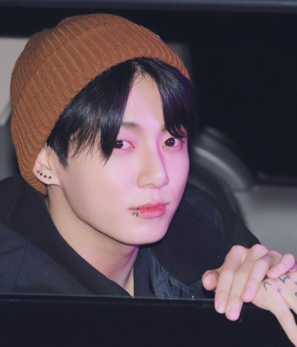 archivekukk's tweet photo. JUNGKOOK🤍🤎 https://t.co/VpJ4y5rdEO