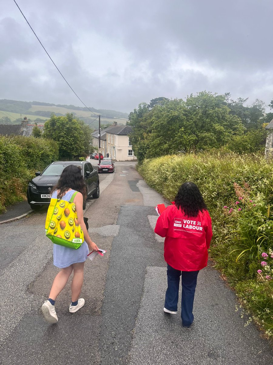 thoyles's tweet photo. Wet weather but warm responses in #Devoran for @JayneKirkham4!
What a beautiful place, and lots of lovely people voting labour here :) https://t.co/fDmoqCzxlt