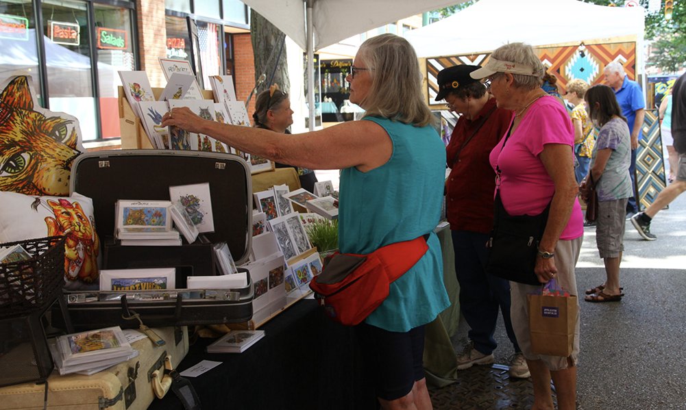 HepCatzDesign's tweet image. Mr. Fluffy Butt and and canopener headed back to FestivALL's Capitol Street Art Fair from 11 to 5 today. Maybe not as hot, but the cats are cool as ever...
festivallcharleston.com/event/capitol-…