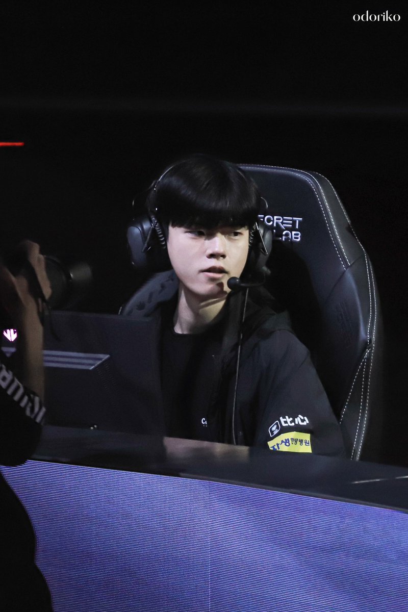 odorikoarchive's tweet photo. 240623 HLE vs KT
🫳🏻
#Deft 
#데프트 https://t.co/TmXqIEh02v