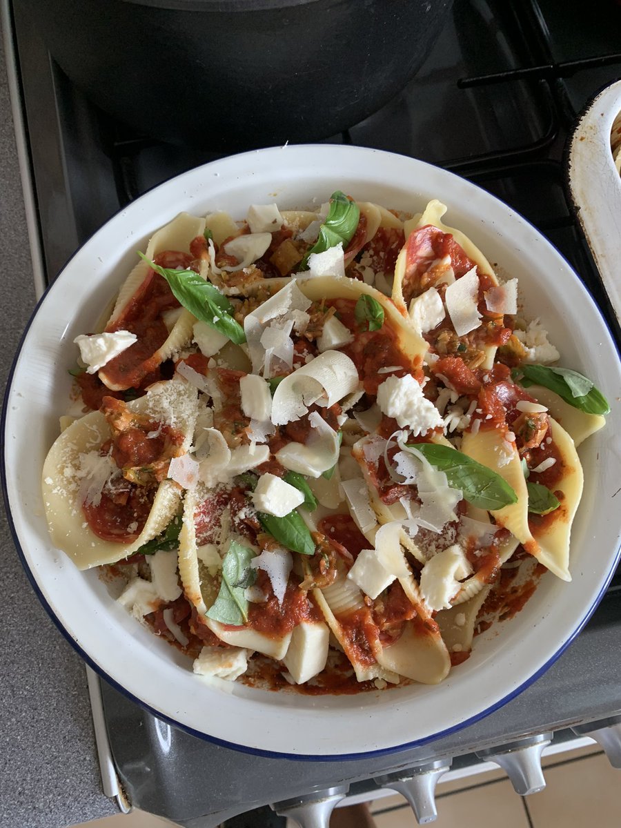 Stuffed pasta shells ✅🥰.. made too much happy neighbours lol <a href="/paulthecab/">paul</a> <a href="/MA59006806/">MA</a>