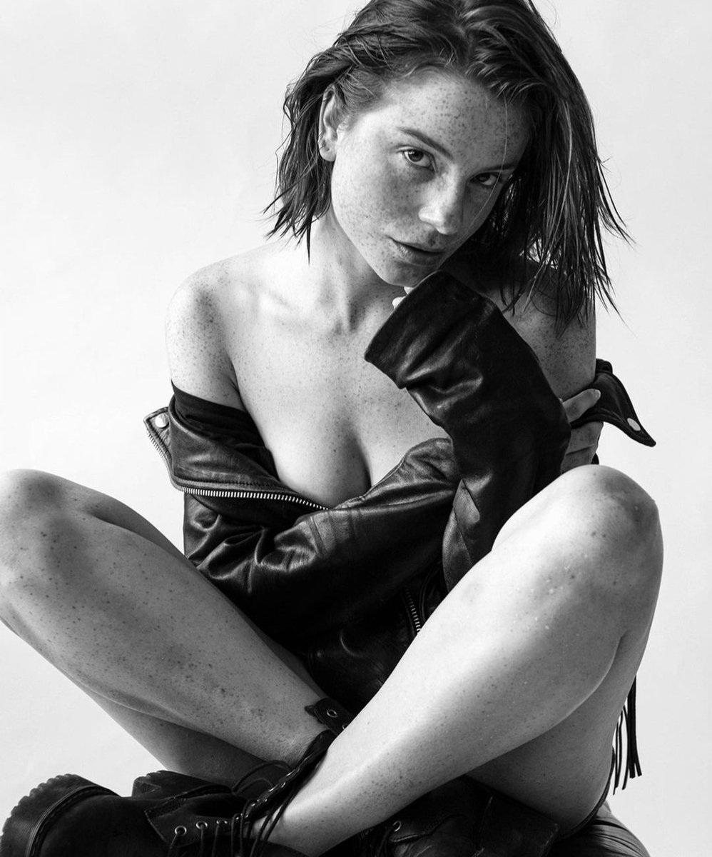 What are you looking at? I promise, I won't judge. 

#SeductiveSunday