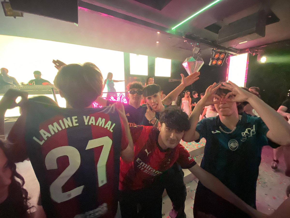 leopusce's tweet photo. king serata regaetton conquistata dalla squadra Ginew https://t.co/zUZhk5ayEH