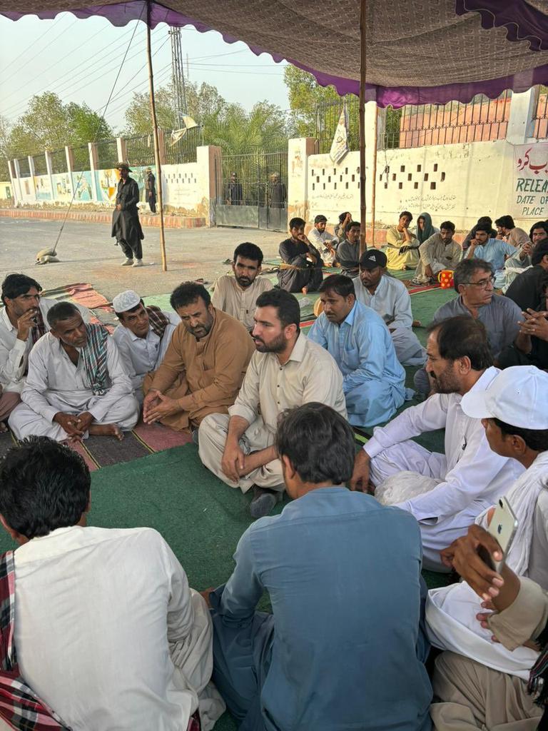 ZainBal83028196's tweet photo. The sit-in by the families of the enforced disappearances in Turbat continues today for the seventh consecutive day. A negotiation team led by the ADC arrived at the sit-in. Afterwards, the families met with the DC at the DC House. https://t.co/SDSDYWIOjV