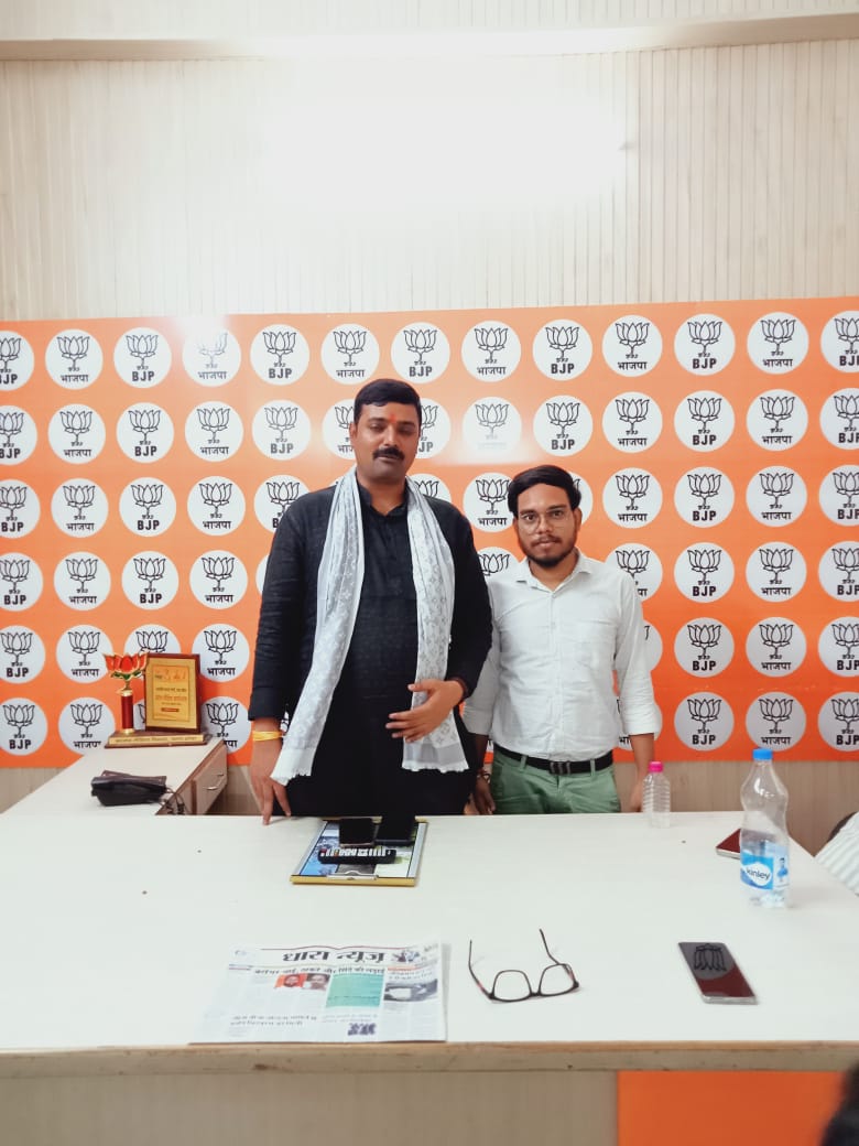 BJP  प्रवक्ता राकेश त्रिपाठी के खिलाफ लखनऊ पुलिस ने जो व्यवहार किया है बिल्कुल निन्दनीय है शीर्ष नेतृत्व को ये समझना चाहिए कार्यकर्ता और जनप्रतिनधियों  के साथ ऐसा होता रहा तो 2027 बहुत भारी पड़ सकता 
#Rakeshtripathi
#BJP_uttarpradesh