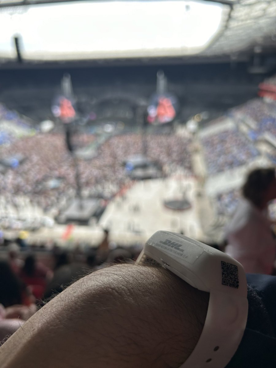 esplugas's tweet image. #ColdplayLyon #DeliveredbyDHL