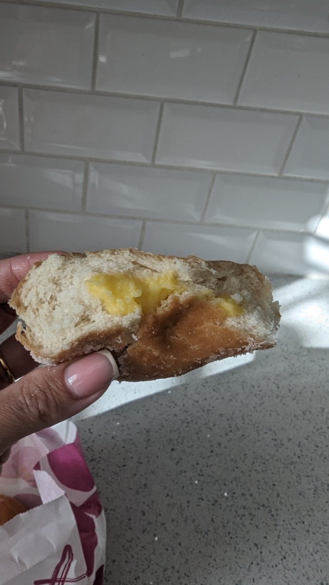 laurahaugh's tweet photo. @Tesco can not tell you how stressful this experience was for me today biting into what I thought was a JAM doughnut only for it to be CUSTARD ??????? Not sure how I will recover from the trauma to be honest. 😢 https://t.co/4MpF6QKoXw