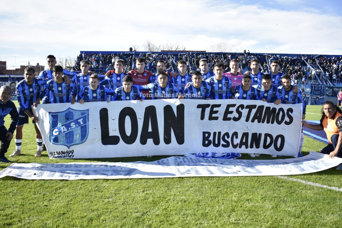 Primeranaciona's tweet image. La bandera con la que salieron los jugadores de San Telmo: "LOAN, te estamos buscando". 🙏🏼🙏🏼