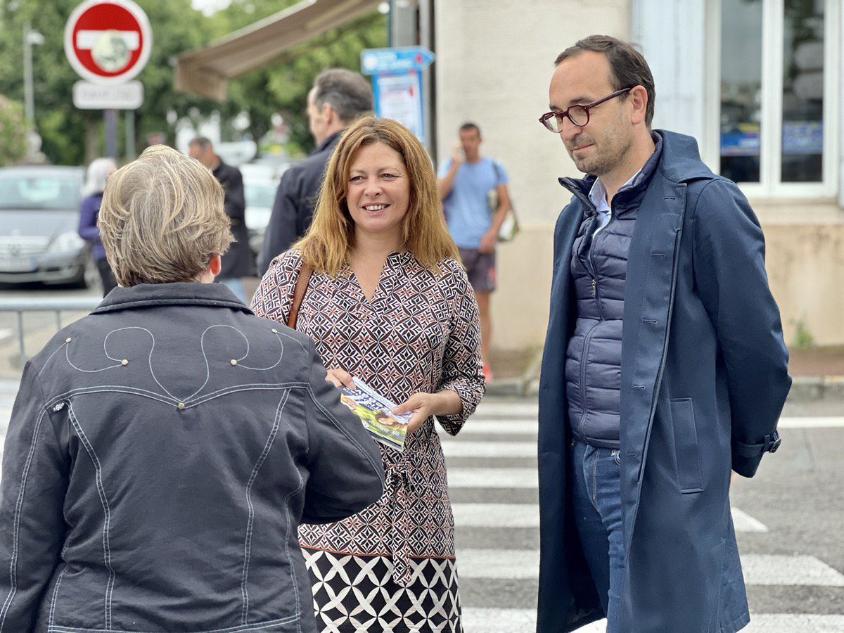 AlexMartin33000's tweet photo. J-7 avant le 1er tour des #ElectionsLégislatives2024 ! 🇫🇷

Aux marchés du #Bouscat et des quais des Chartrons à #Bordeaux ce matin avec @T_Cazenave.

Ensemble, tous mobilisés, pour défendre les valeurs de la République et lutter contre les extrêmes !

#EnsemblepourlaRépublique https://t.co/k1GX6CzDzH
