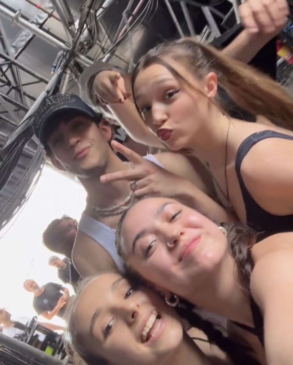 Tweetamiciani's tweet image. #Amici23 #sarah #mida
i miei lorellini 
mi siete mancati da morire 
penso che pure voi vi siate mancati🥹❤️‍🩹