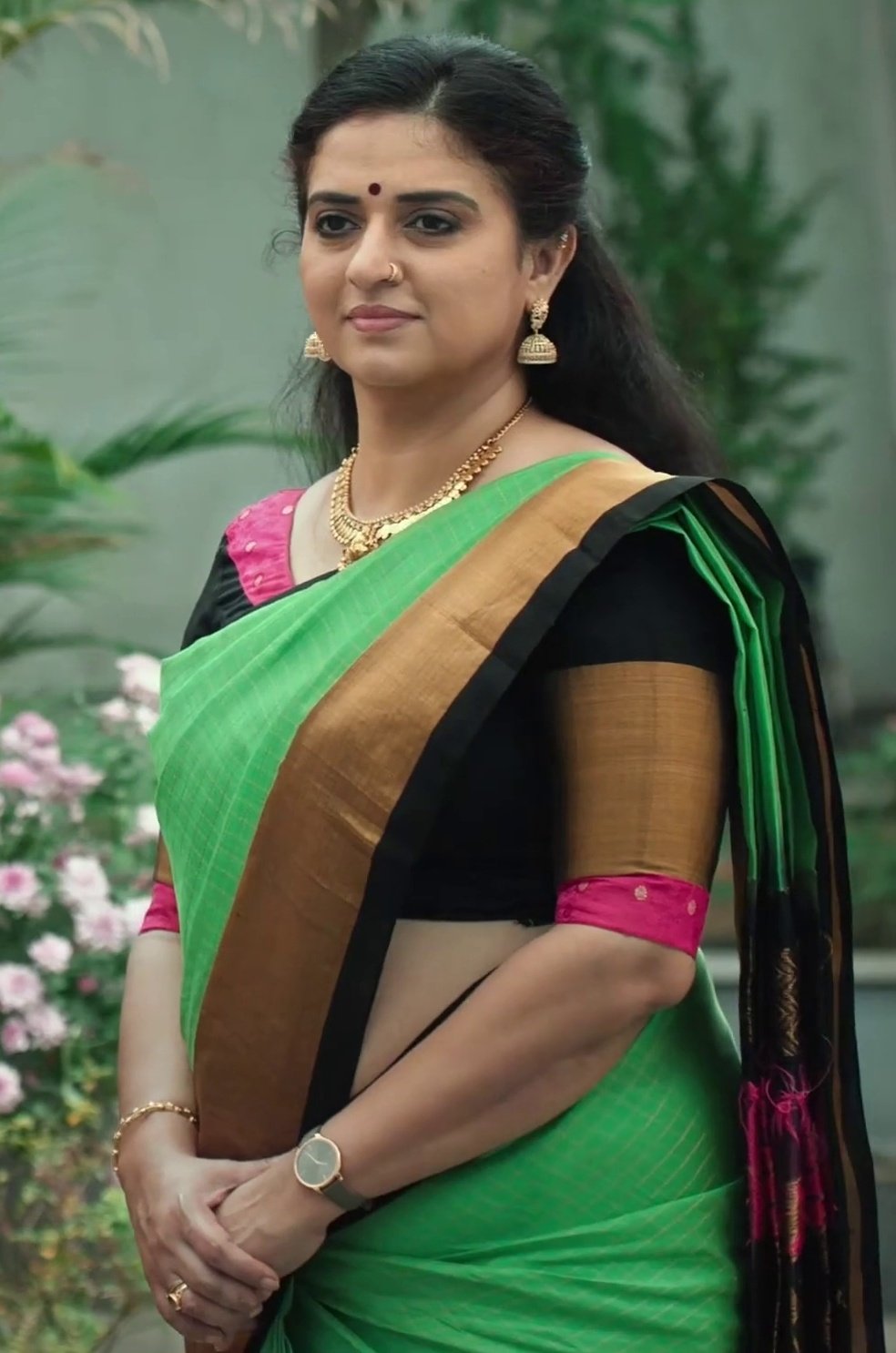 Image Pavitra Lokesh Biography Age Husband, Father, Net Worth, Height | iiQ8