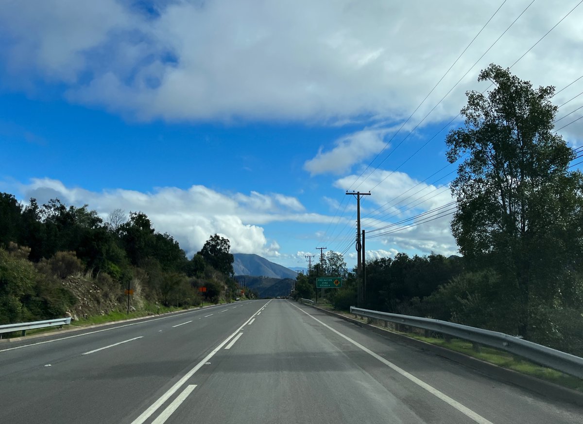 Que agradable es llegar a casa junto a una linda ruta con un confortable pavimento asfáltico, esta debe preparada y diseñada para soportar distintos climas (las fotos son de un solo día). #RutasTuristicas #PavimentosdeCalidad #Asfalto #Emulsion #Conservacion #Chile