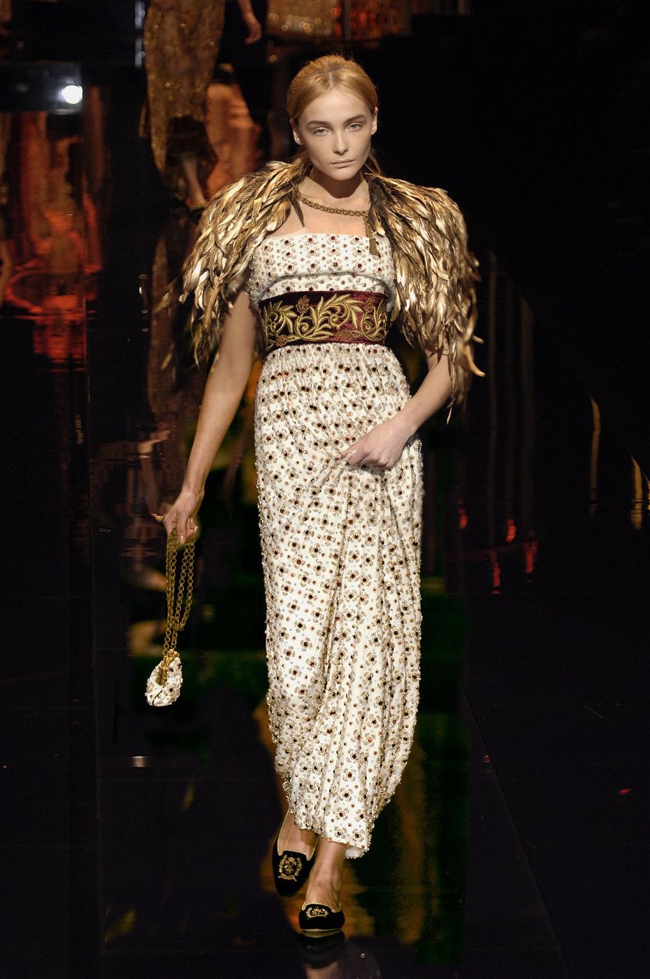 La Mode Unknown on X THE DOLL Natalia Vodianova in ARCHIVAL Dolce Gabbana Fall Winter 2006 at Vogue World. https t nXk4HO2jEb X