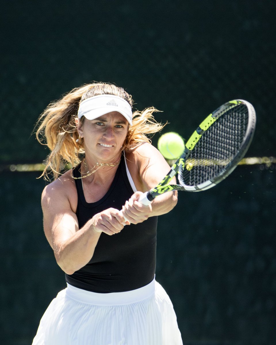 USTASoCal's tweet photo. Looking to capture their maiden pro title 👀 Who will take the crown? Torrance’s Kimmi Hance or Carlsbad’s Julieta Pareja. 👑
📸: Lexie Wanninger
#USTASoCal #SoCalProSeries https://t.co/bgCLK8eikf