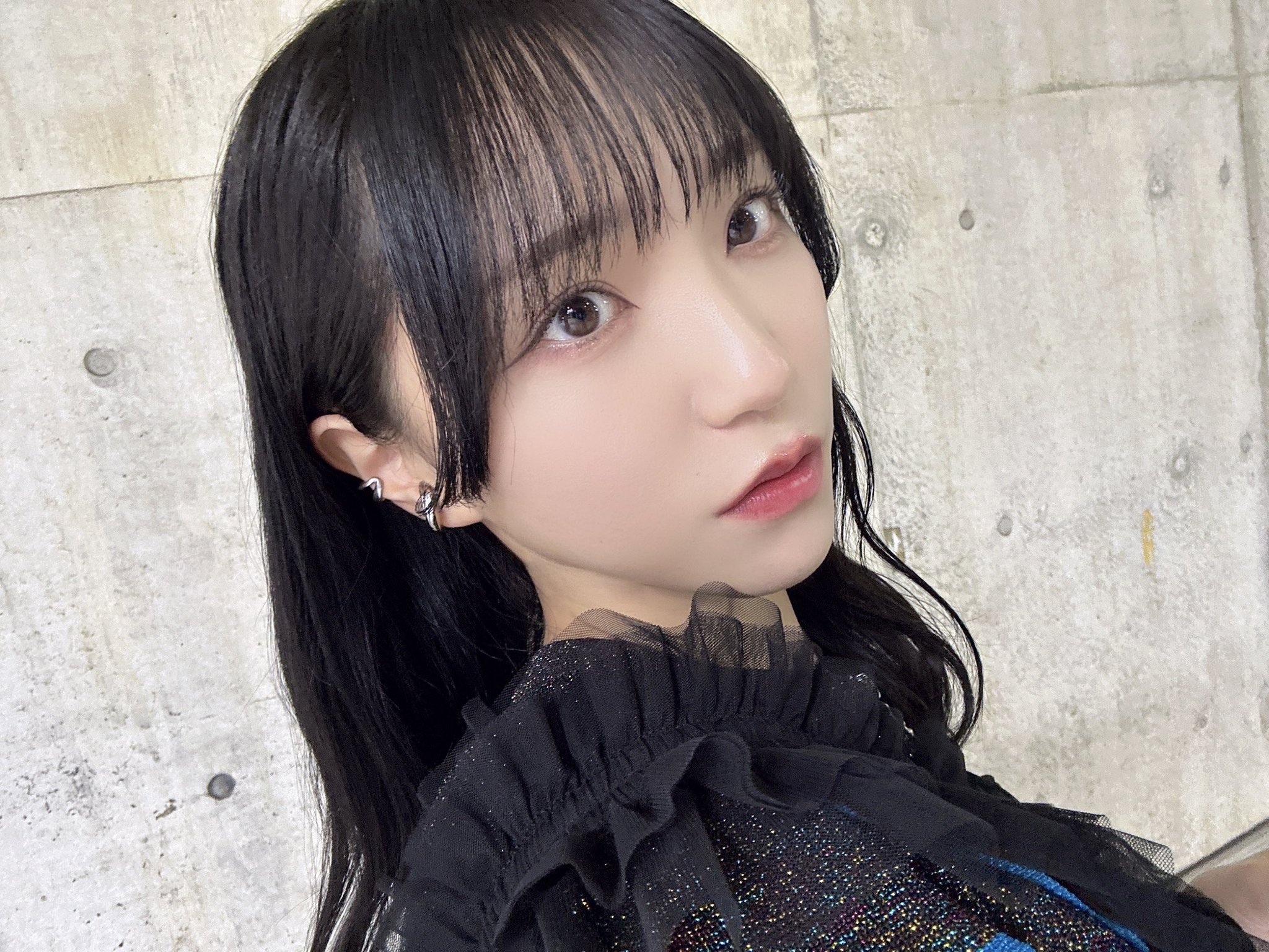 野口衣織 魔法少女衣装 ヨリ 直筆 裏面開封時よりインク汚れ有 GW_nvxUakAAIh9f.jpg