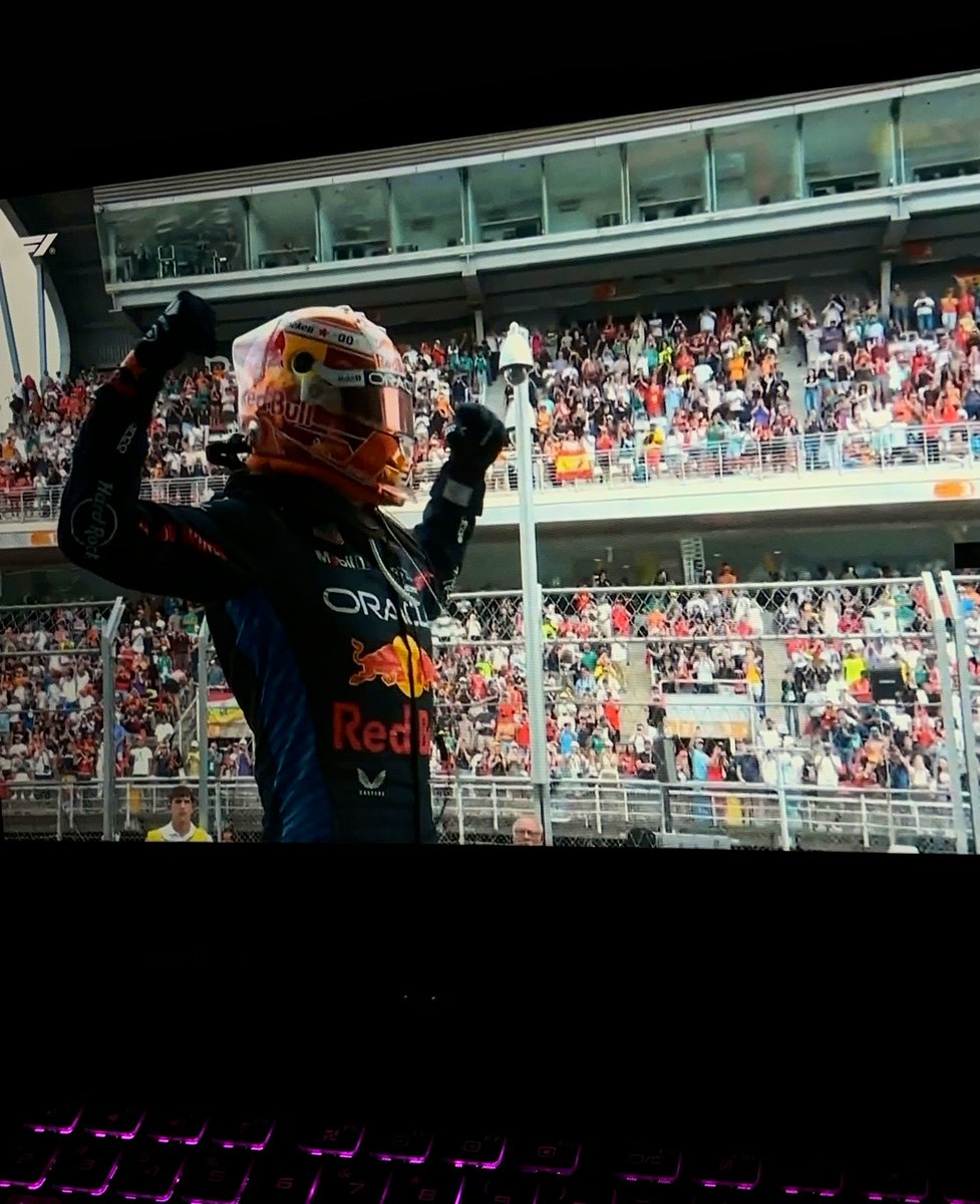 AdityaBhuvad23's tweet photo. 🍾👏🏻🏎️🏁
#SpanishGP #F1 https://t.co/xvDeXLY0aZ