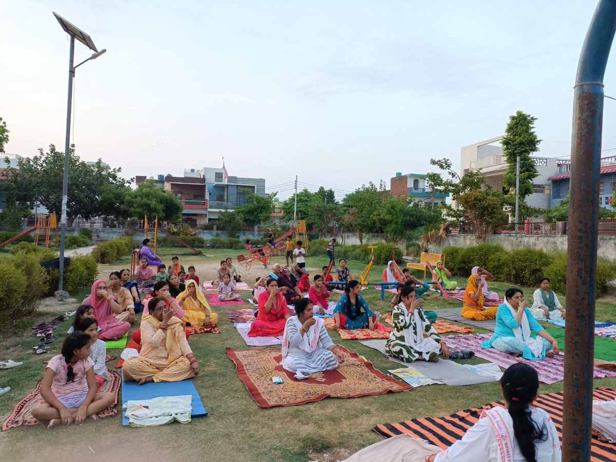 Urmila Arya @#MPYS UP ETAH (@urmilaarya15) on Twitter photo 