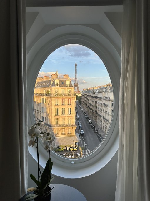 Mornings in Paris ✨ https://t.co/kFJxzSmMS2