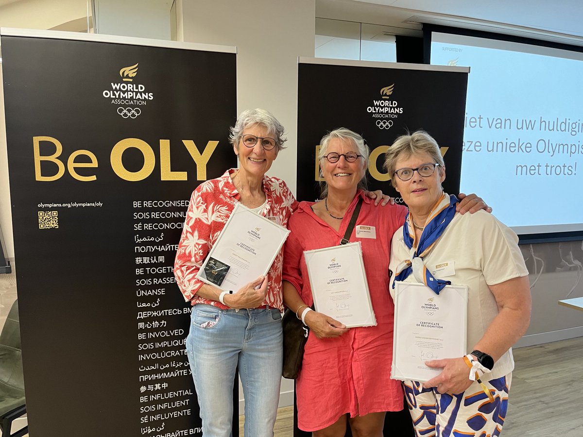 Vanochtend met de roeisters die nog in leven zijn van Dames Dubbelvier OS 1980 onze Oly-pins gekregen. Eens Olympier altijd Olympier! ⁦<a href="/NVOD1986/">NVOD - Dutch Olympians</a>⁩ ⁦<a href="/nocnsf/">NOC*NSF</a>⁩ #greethellemans #lillimeeuwisse