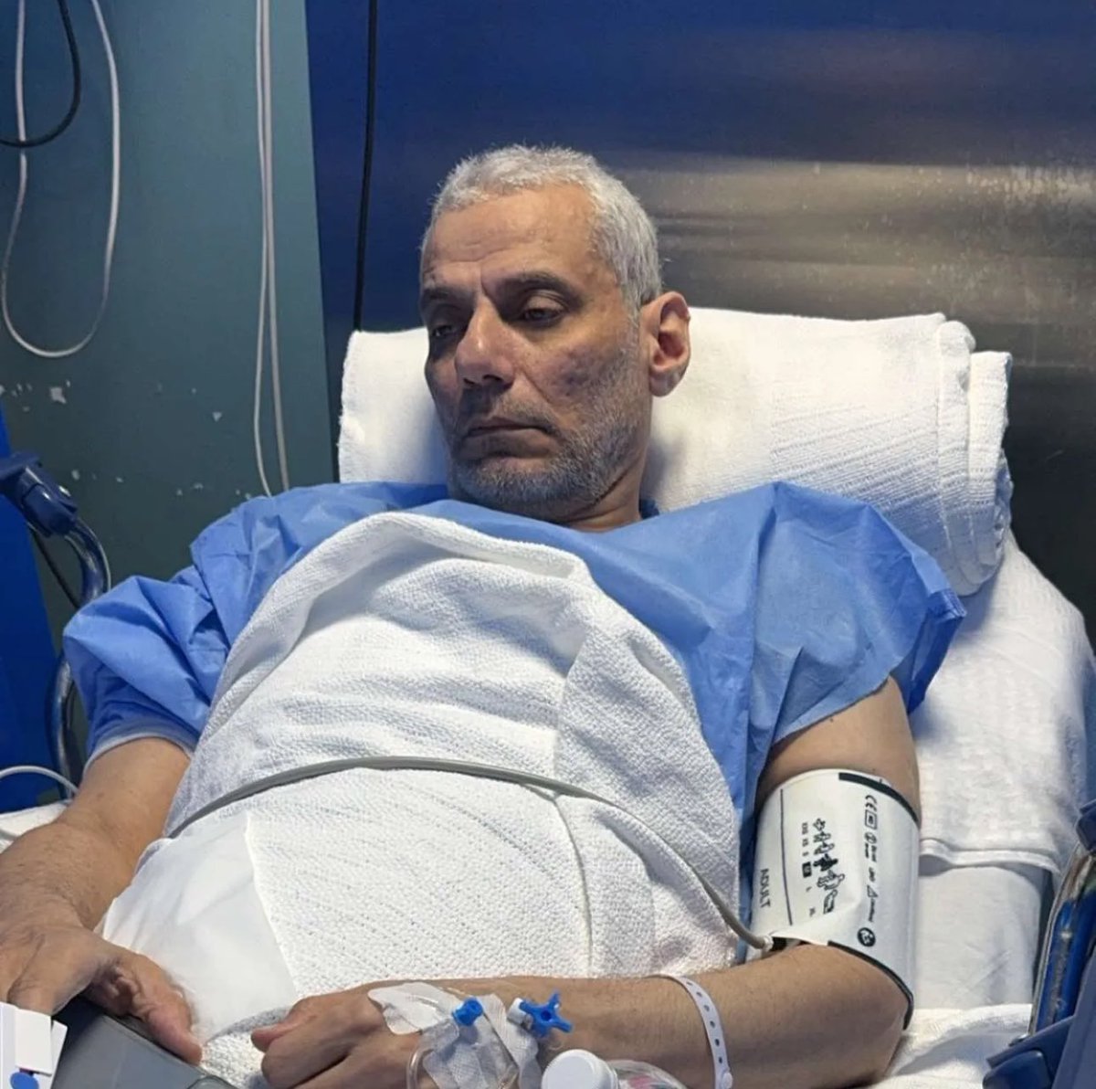ghassanmaj20's tweet photo. يرقد على السرير الأبيض والدي محمد معاجيني 
بعد اجراء "عمليه جراحية" تكللت بالنجاح ولله الحمد والفضل والمنه 
ولعل من بينكم شخص لو رفع يديه الى الله  لأبره وإستجاب الله  لدعائه ، فلا تنسونه بدعائكم
اللهم أخرج مرضانا من ضيق المرض إلي سعة الصحة والعافية

دعواتكم 🌷 https://t.co/P6G6ZjYNbn