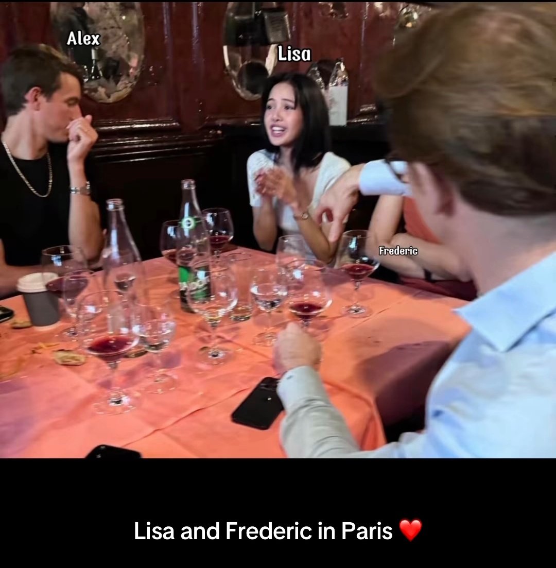 lalisaspeedi's tweet photo. Lisa con Fred y unos amigos en París, descansando los días previos a sacar su single Rockstar
#lisalisa #lisablackpink_official #lisamanoban #LISA2 #27forlisa #LISAxTEASER1 #lalalalisa_m #lalalisa #manoban #manobal #wearelloud #lloud @lalalalisa_m @wearelloud https://t.co/7tp8iJ0hIg