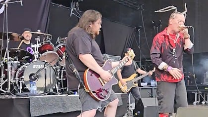 The_Metal_Dog's tweet photo. #TheMetalDogArticleList
#BLABBERMOUTH
Watch: WOLFGANG VAN HALEN Joins MR. BUNGLE For Cover Of VAN HALEN's 'Loss Of Control'
https://t.co/paBKtThgcf
#WolfgangVanHalen #MRBUNGLE #VANHALEN #LossOfControl #GraspopMetalMeeting #MikePatton https://t.co/VlIY4wXwNE