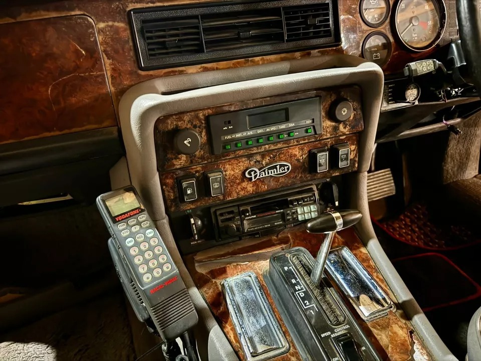 BarnFindsUK's tweet photo. Ad:  That phone 😍Daimler Double Six V12 - "has been in long term storage"
On eBay here -->> https://t.co/g4TBfHrW5s

 #DaimlerDoubleSixV12 #ClassicCarForSale #LuxuryCar #V12Engine #ClassicCarAuction #RareCar https://t.co/NJLrEHO9GF