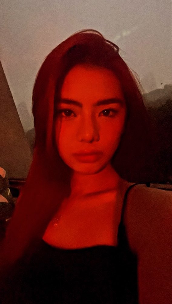 adoremikha's tweet photo. cute as hell                             WHAT THE HELL https://t.co/jCFvxgK5Pt