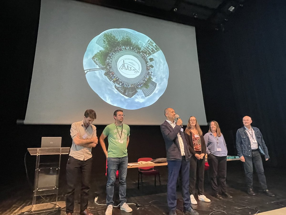 AIC_Climat's tweet photo. Clôture du 37eme colloque #AICParis2024 
🥇🥈🥉Décernement de Prix des 3 meilleures communications orales et des 3 meilleures affiches
🤩Présidence 🇧🇯🔁 🇲🇬 
🙏Merci aux organisateurs de l’édition 2024 👏🏻🙏@CampusCondorcet 
🌍 👋 RV 2025 à Abomey-Calavi 🇧🇯 https://t.co/l3mAaN8vMS