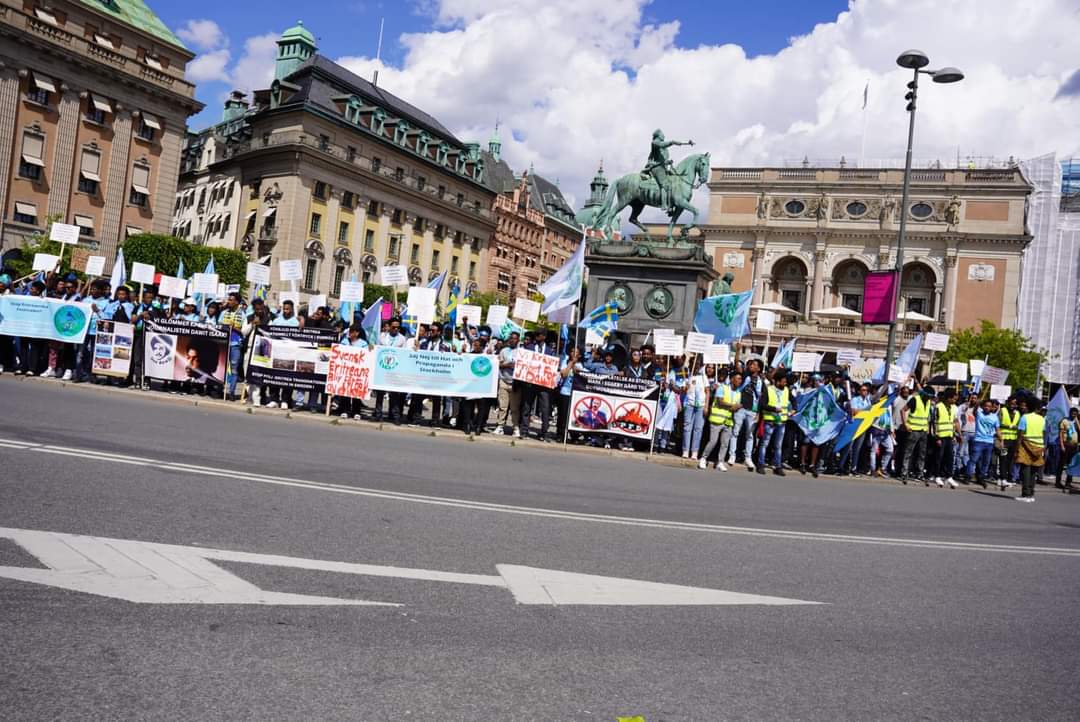 Semere_tes's tweet photo. On June 18th in Stockholm, 🇸🇪 outside the City Hall and the Ministry of Foreign Affairs, and on June 22nd in Bern, 🇨🇭 the Eritrean refugees opposition, under the banner of the Blue Revolution, held peaceful demonstrations to demand an end to #transnational_repression by the brutal 🇪🇷 dictatorship. For the past decade, the regime has focused intensely on undermining the diaspora opposition through its supporters and extensive criminal networks. Now, the 🇪🇺 and all Western countries must take action to halt the dictatorship's activities. The Eritrean cultural festival, primarily hosted by the regime, must be stopped immediately as it is a significant contributor to transnational repression.
#RefugeeRights #Eritrea #SwitzerlandStop #TransnationalRepression 
#BlueRevolution #Eritrea #NoMorePFDJTerror 
@ignaziocassis @alain_berset @ParmelinG @Violapamherd @FabianMolinaNR @Amnesty_Suisse @SwissPeaceHR @ONU_fr @UNGeneva @swiss_un @LesVertsSuisses @GrueneCH @spschweiz @cedricwermuth @meyer_mattea @AndreaCaroniAR @fedpolCH @elisabeth_baume @CarloSommaruga @SamsonYemane @ahodgers @Tapotheloz @ChappuisM @SwissMFAStatSec @CarloSommaruga @SEMIGRATION @s_sommaruga @BR_Sprecher @RTSinfo @tdgch