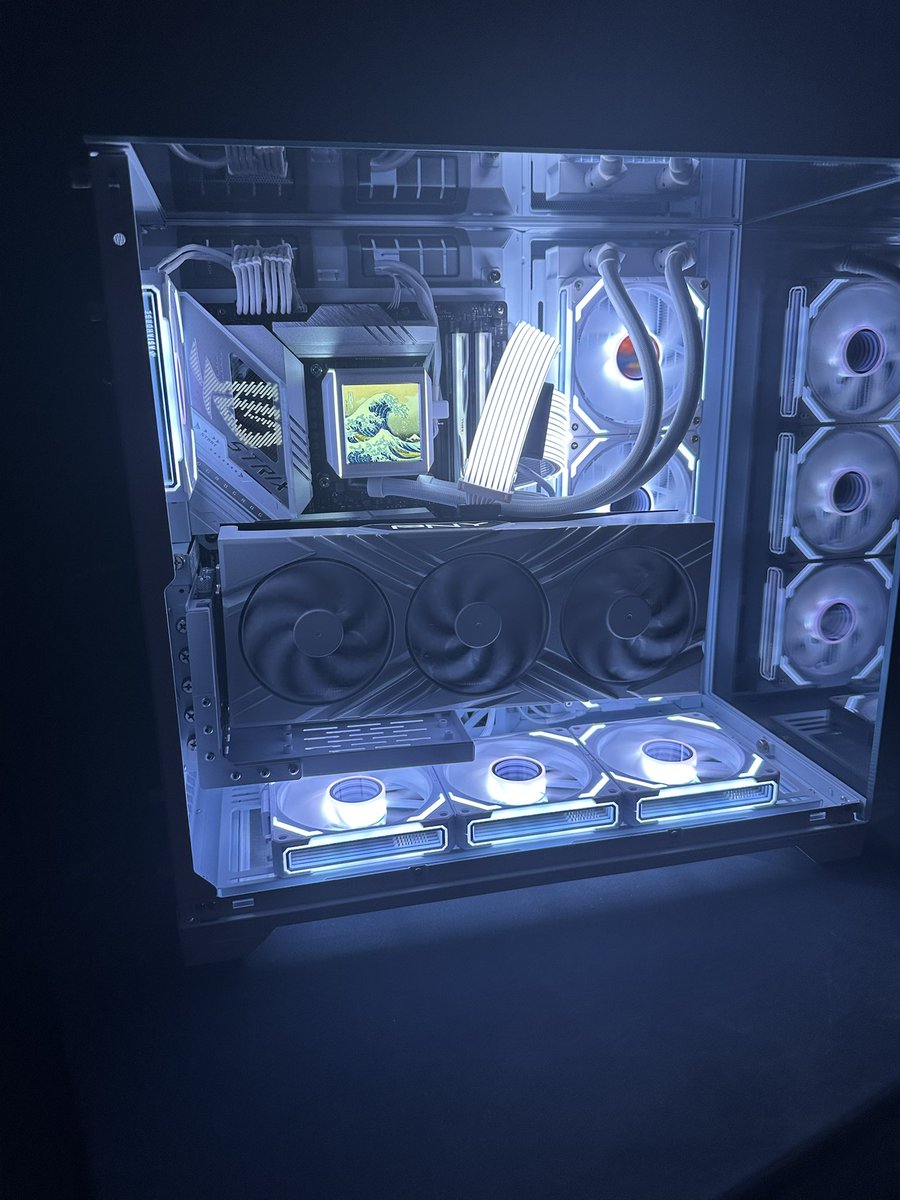 White theme PC. Sprayed the GPU White to match the theme. 13600k w/4080. Lian Li O11 Vision.