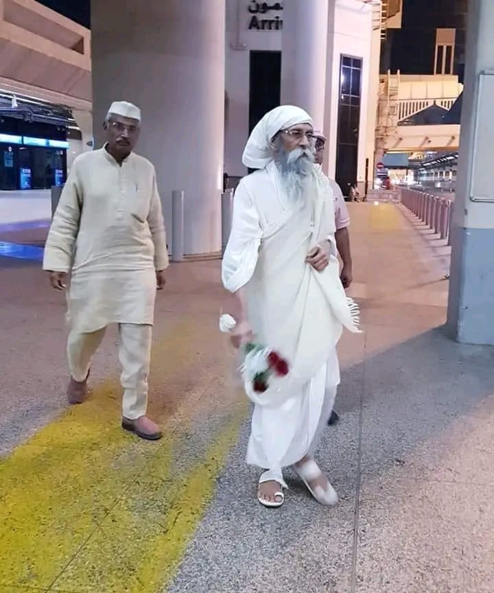 Jaigurudev 🙏
संत मिलन को जाइये, तज माया अभिमान। ज्यों ज्यों पग आगे धरे कोटि यज्ञ समान।।
Jaigurudev
 #Be_vegetarian_and_avoid_alcohol