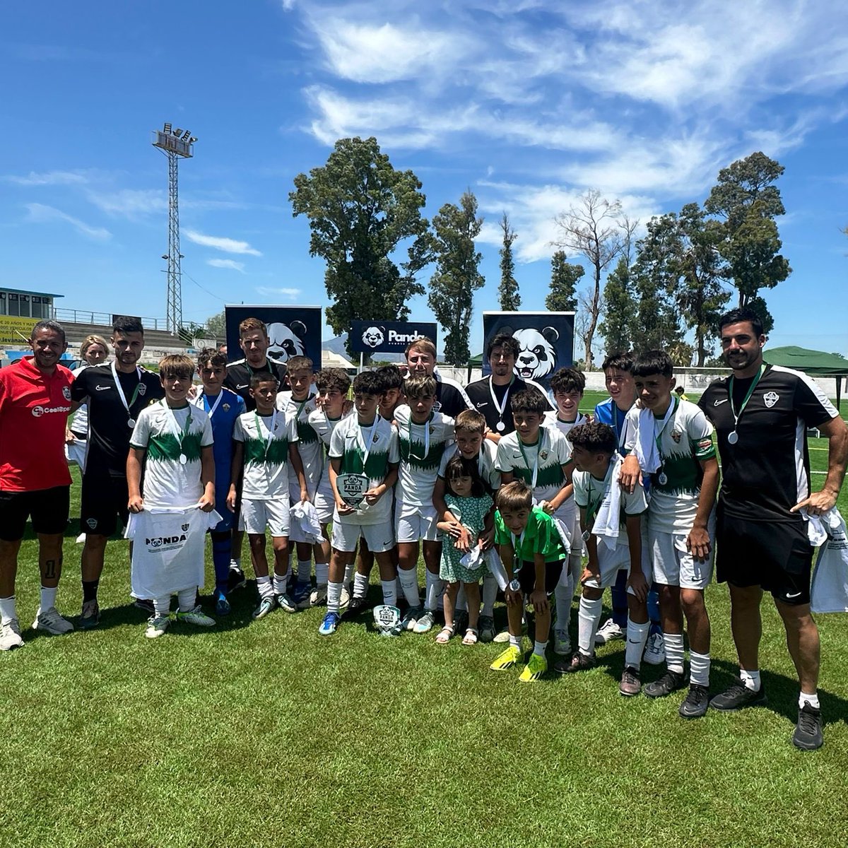 futbolbaseECF's tweet photo. 🎉 ¡𝐂𝐀𝐌𝐏𝐄𝐎𝐍𝐄𝐒! 🙌

🏆 Torneo Panda, Gandía
▶️ Final
🆚 380 Academy (3-2) ✅

⭐️ Iker Ramallo nombrado mejor jugador del torneo

Nuestro Alevín A se lleva otro torneo más, ¡enhorabuena, campeones! 💚 https://t.co/HG4CLcnSkE