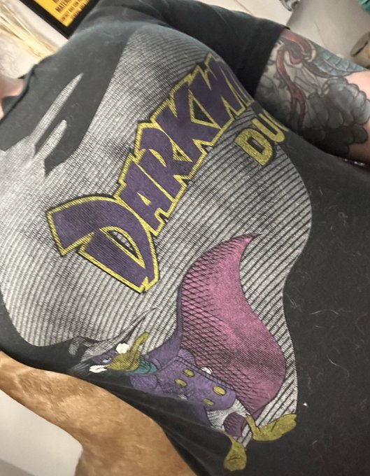 I&rsquo;m all cat hair and 90s kid today. I&rsquo;ll be live on MFC later today! https://t.co/0rJ7FPqGKX<a href="/tag/mvsales"class="tags"><span>#mvsales</span></a>