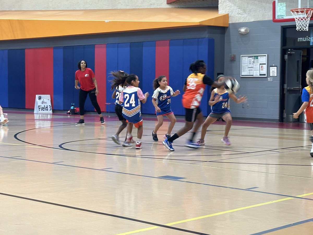 denisealex's tweet image. Played like Clark in the afternoon. 

Hung out with Clark in the evening.

Ria had an awesome day! 🏀 ⚽️ 🏆 

@ClarkKelloggCBS #ballers